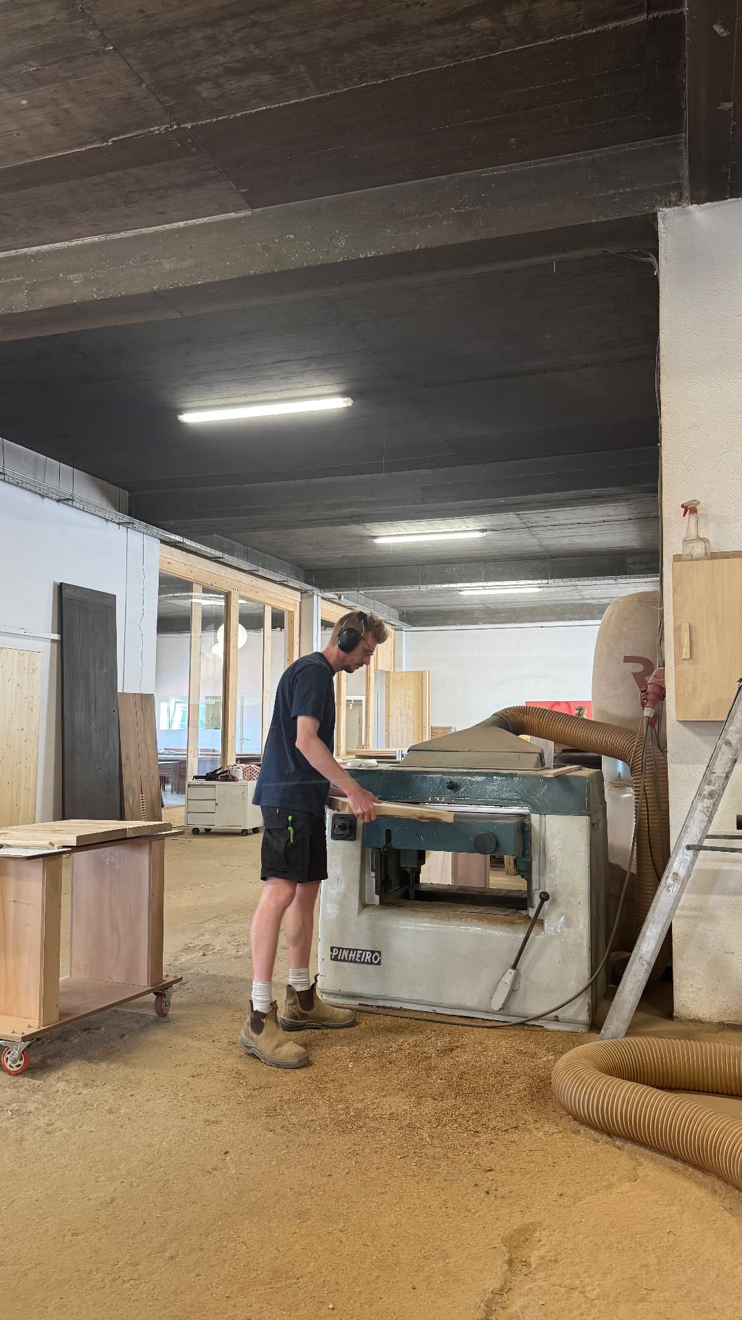 Feeding a board through the thicknesser